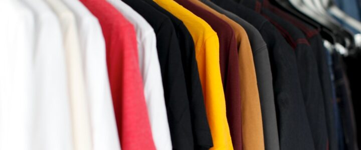 Vêtements reconditionnés : pourquoi la seconde main s&rsquo;installe dans le quotidien